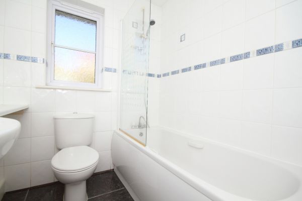 Cost of Shower Window Replacement in Clermont